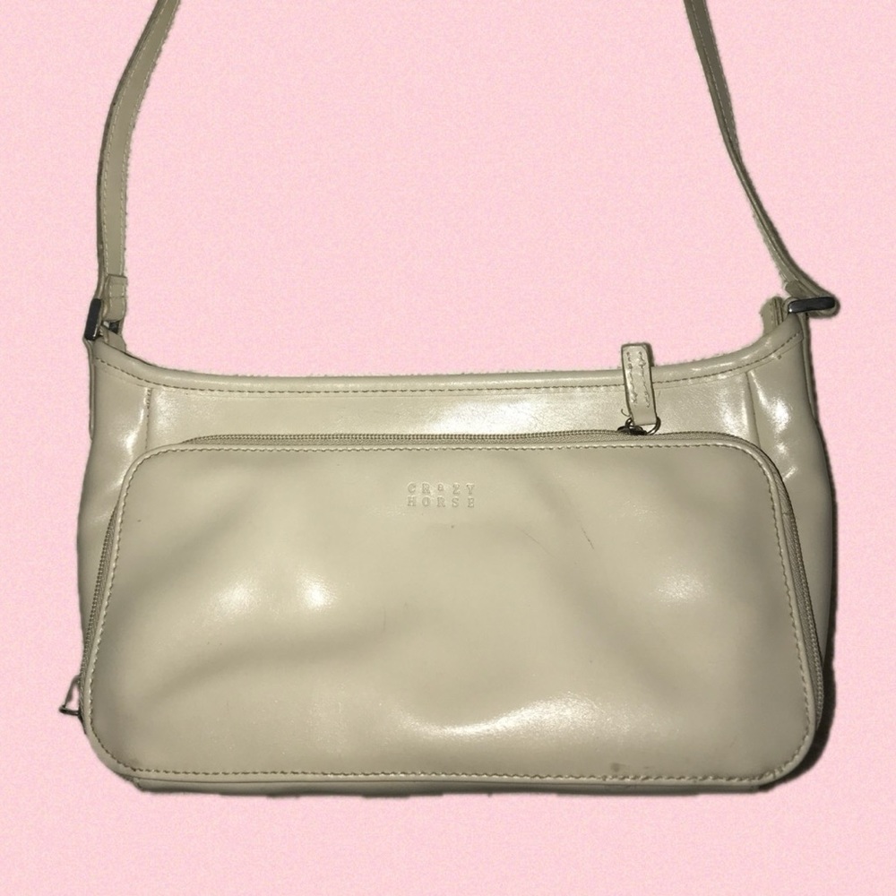 Crazy horse shoulder purse pre-owned
#y2k #leather #juicycouture #purse #boho